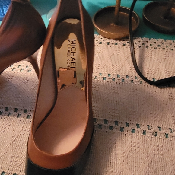 Michael Kors Women's Black and Brown Heels Size 7 - Picture 3 of 6